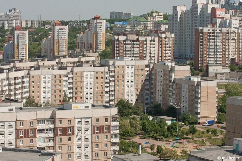 «Шумели и заливали соседей»: в Белгороде выселили из квартиры мать двоих детей через суд