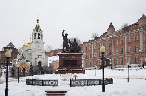Лето, самое время убирать снег