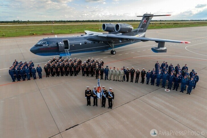 Первый самолет-амфибия Бе-200 поставлен в морскую авиацию