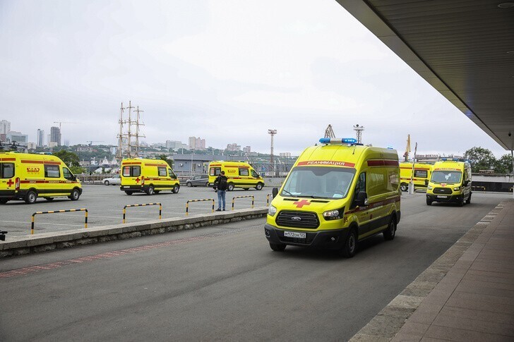 Медучреждениям в Приморье передали новые машины скорой помощи