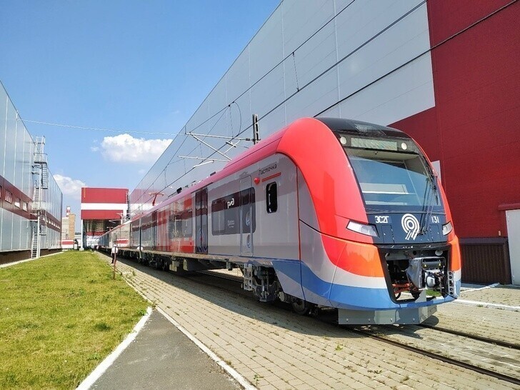 Уральские локомотивы» выпустили первую «Ласточку» специально для Московских центральных диаметров