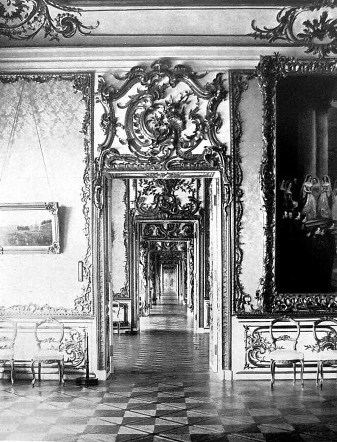 Ряд парадных комнат от Столовой Императрицы Марии Фёдоровны