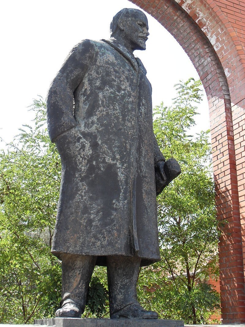 Статуя Ленина, которая стояла когда-то на бульваре Дожа Дьердь