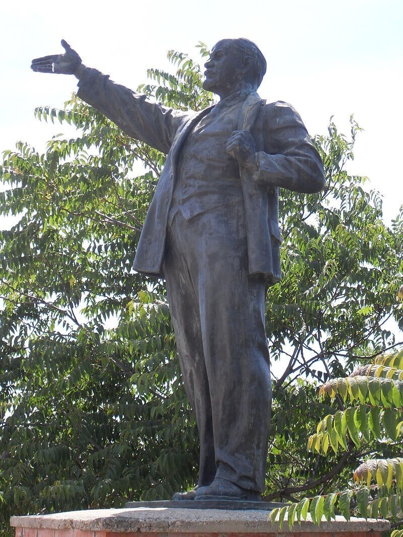 Статуя Ленина с территории металлургического завода в Чепеле