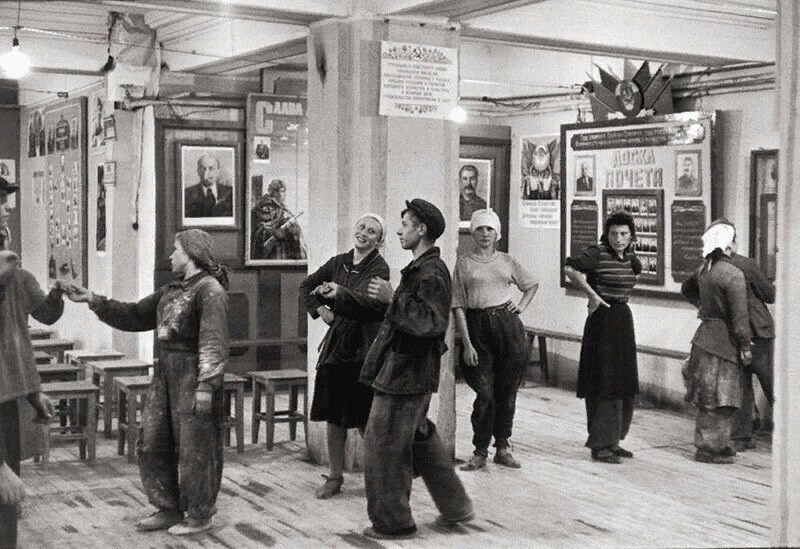9. Танцы в рабочем клубе СССР, 1954 год