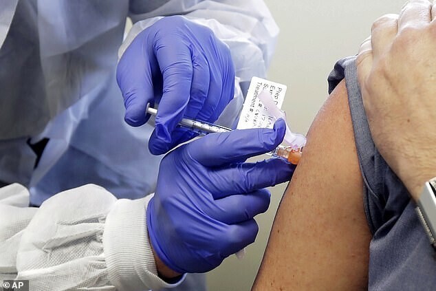 Лондон обвинил Россию в попытке украсть вакцину от коронавируса