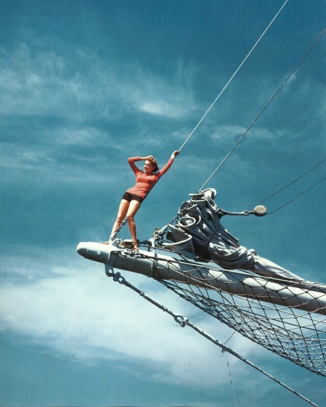Девушка на бушприте парусного корабля, 1940