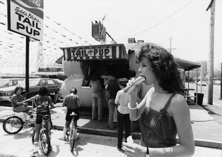 Сигурни Уивер и хот-дог, 1983 год