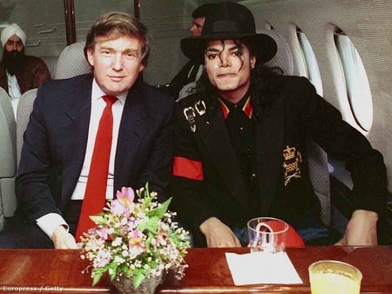 Майкл Джексон и Дональд Трамп на частном самолете. 1980-е.