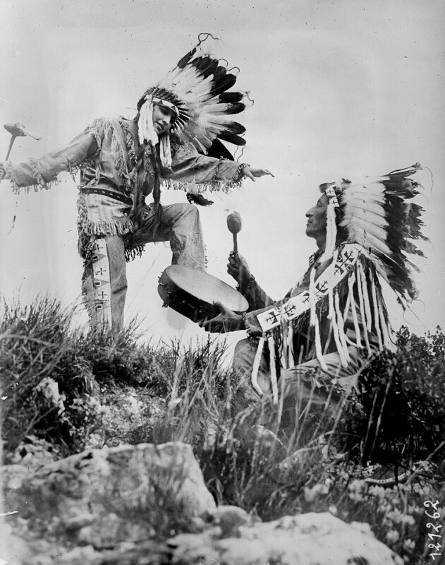 Вождь индейцев Жёлтый Роэ и с дочерью, 1927
