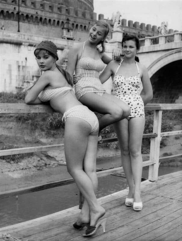 4. Модели в купальниках, 1957 год