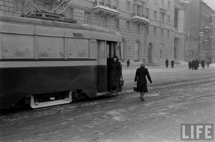 Как проходила жизнь простых людей в СССР 50-х