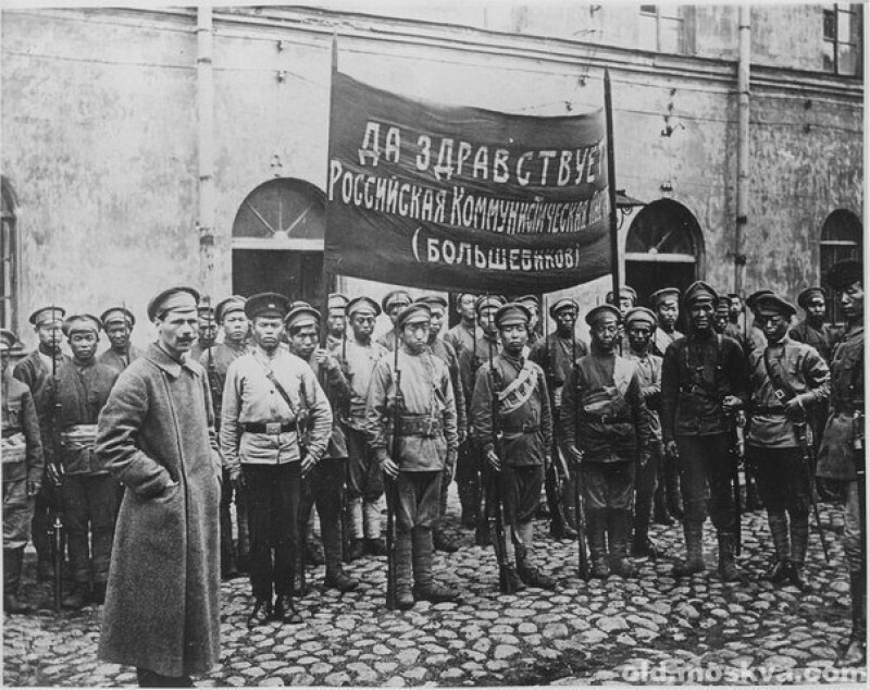 Китайцы охраняют Смольный, Петроград, Гражданская война в России, 1918
