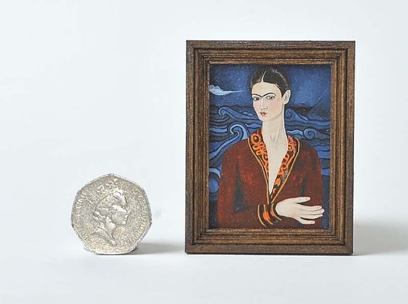 Женщина воссоздаёт произведения искусства, которые чуть больше монеты