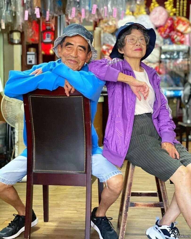83-летний Вань-Цзы и его 84-летняя жена  Шо-Эр из Тайваня владеют прачечной