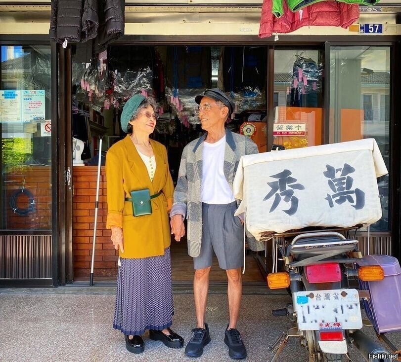 83-летний Вань-Цзы и его 84-летняя жена  Шо-Эр из Тайваня владеют прачечной