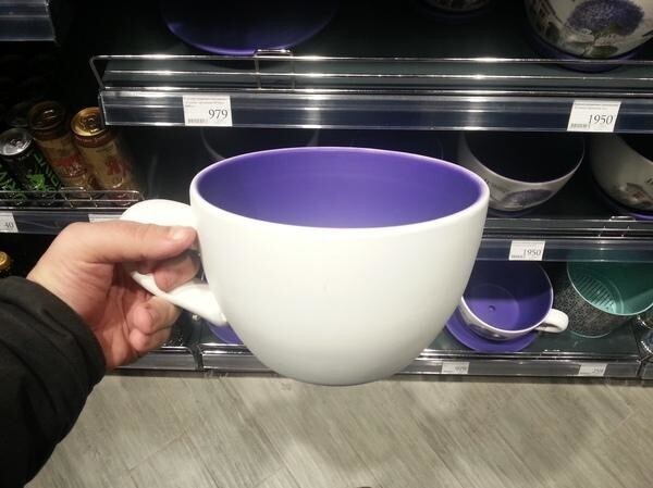 И чашка-обсыкашка, для тех, кто очень-очень любит чай