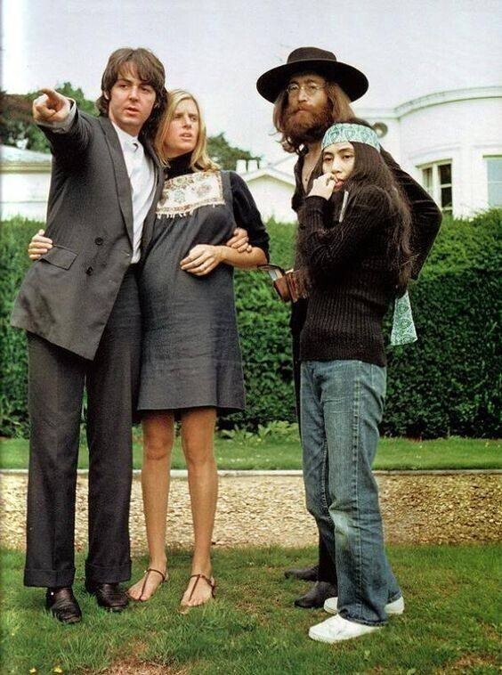 Джон Ленон, Йоко Оно, Линда и Пол Маккартни, 1969 год