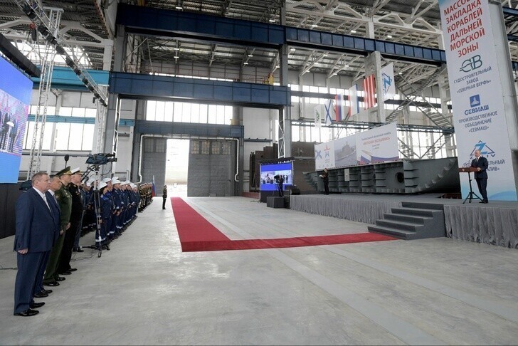 На СЗ «Залив» заложены первые два российских универсальных десантных корабля -вертолетоносца 