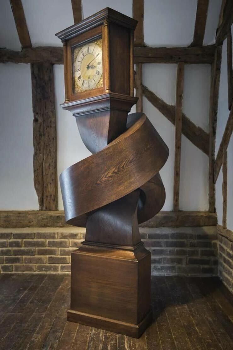 Эти деревянные часы, которые выглядят так, словно они резиновые