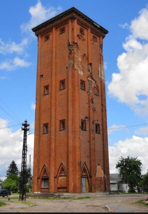 Нестеров. Городская башня, построена на Турм штрассе в 1927-м году. Заметны повреждения в результате попадания снаряда. ОКН.
