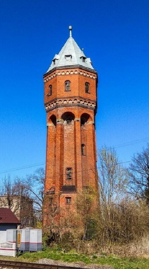  Знаменск (Велау) построена в 1913-м году на Турм штрассе. Удивляюсь, как эта ракета до сих пор в космос не улетела? ОКН.