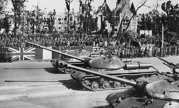 Победил бы СССР союзников, если бы началась война в 1945 году?