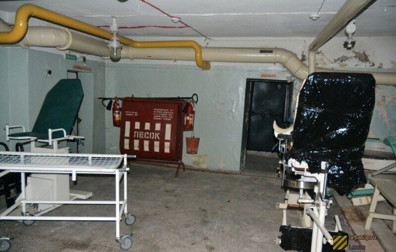 Убежище неврологии в Красноярске, находящееся на территории одной из больниц города, использовалось как склад медицинского оборудования «под списание». 