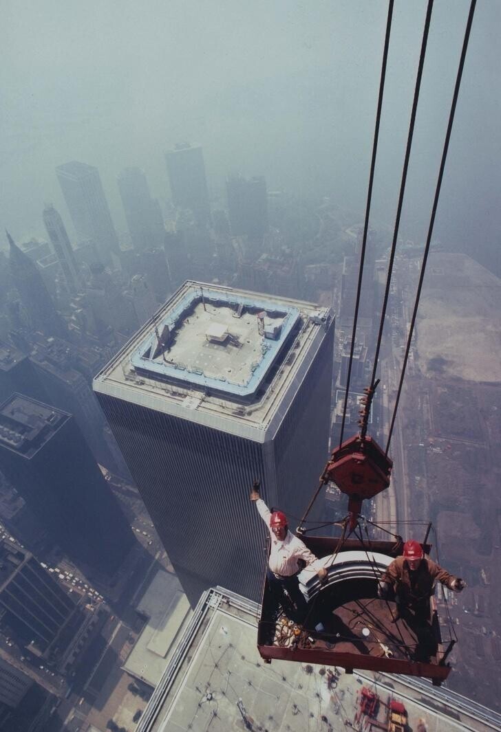 Строительство антенны Всемирного торгового центра в Нью-Йорке, 1979 г.