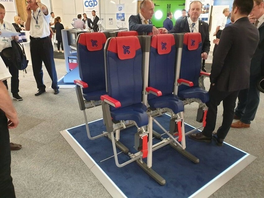 Как вам идея стоячих мест в самолёте?