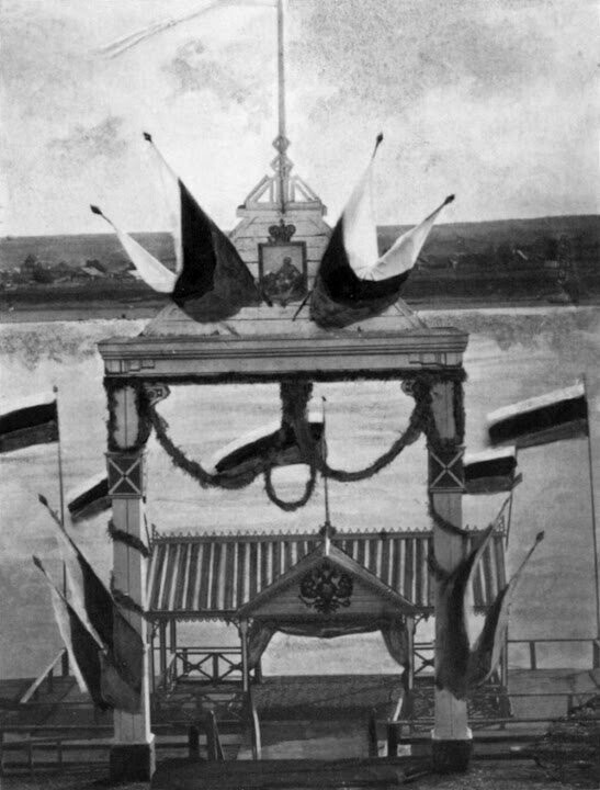 Павильон на берегу Сухоны, установленный в честь приезда великого князя Владимира Александровича. Великий Устюг. 9 июня 1885 г.