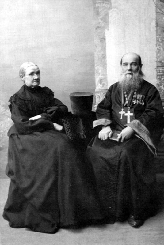 Священник Александр Жуков с супругой Августой Ивановной. Великий Устюг. 1908 г.