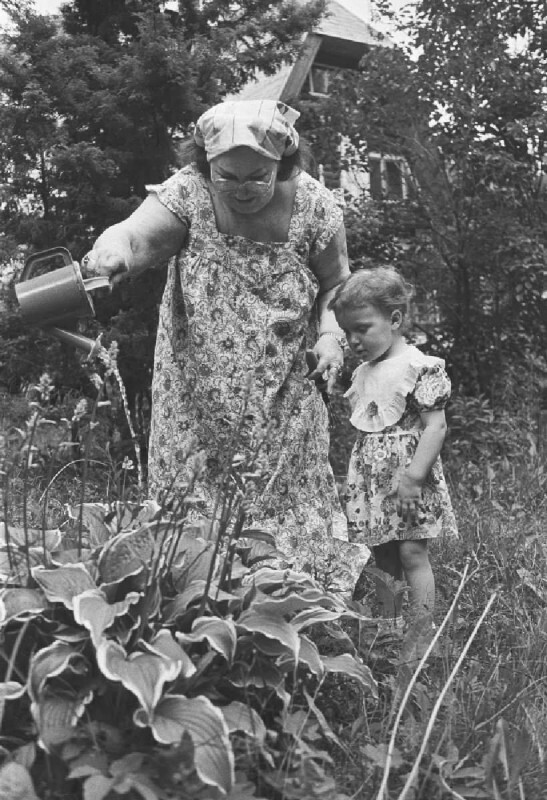 С бабушкой на даче. СССР, 1960-е