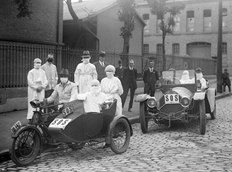 Медсестры выезжают к больным во время эпидемии, Апрель 1919, Сидней, Австралия