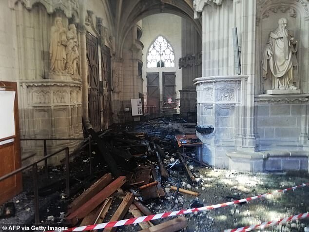 Полиция выяснила, кто поджег собор в Нанте