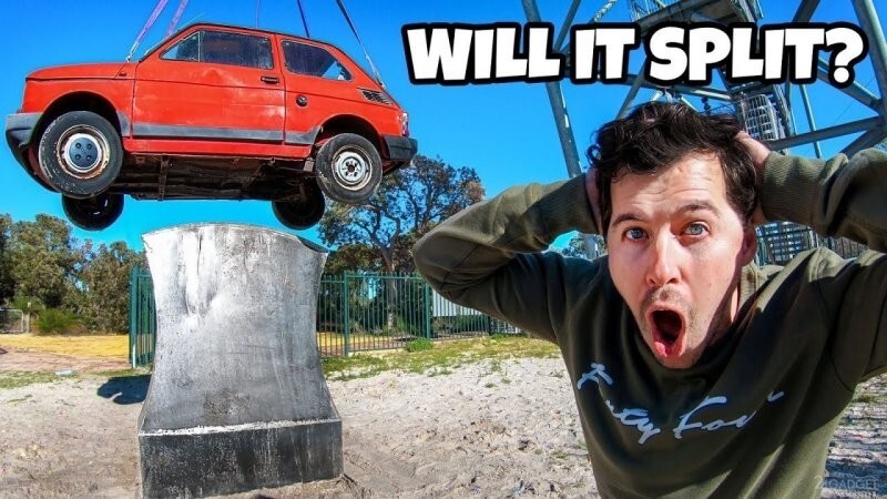 Что будет если сбросить автомобиль на большой топор? (видео)