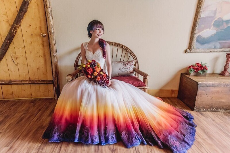 "Огненное" свадебное платье