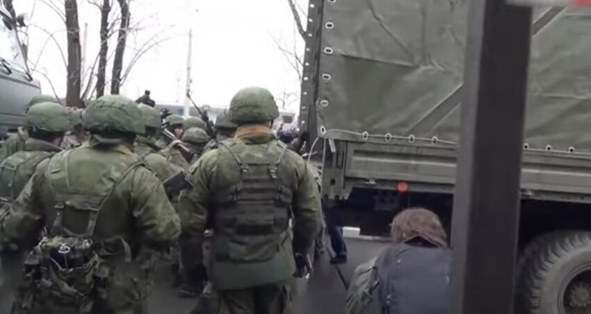 В Минск уже стягивают войска