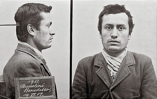 Бенито Муссолини, 19 июня 1903, после его ареста швейцарской полицией по причине отсутствия документов, удостоверяющих личность