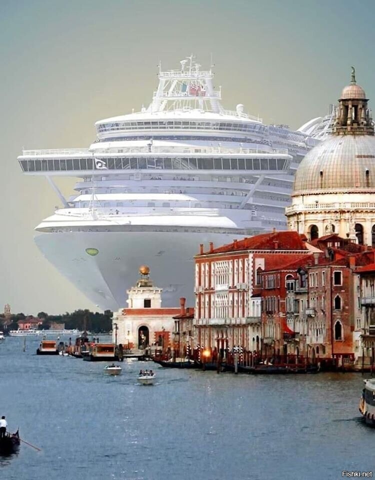 "Oasis of the Seas" заходит в Венецию