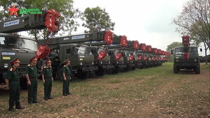 Вьетнамская народная армия получила автокраны «Клинцы»