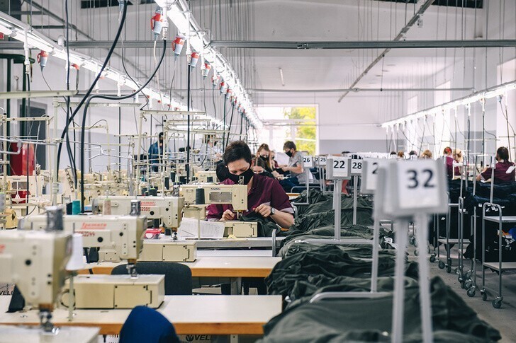 Смоленская фабрика «Шарм» открыла два новых швейных цеха