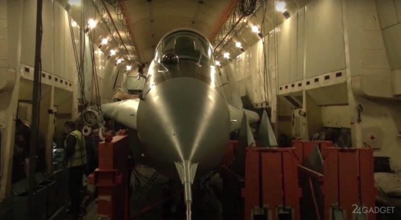 Переброска истребителя МиГ-29 внутри транспортного самолета Ан-22 «Антей» (видео)