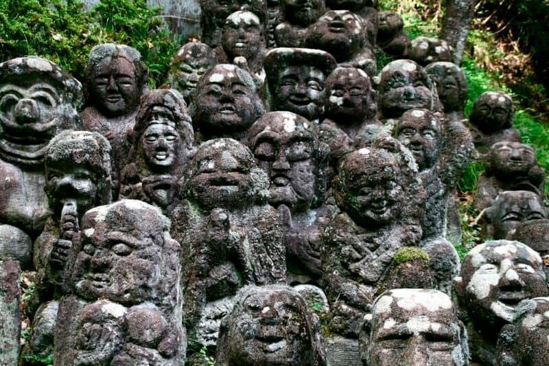 Отаги Ненбуцу-дзи: древний храм в Киото с тысячей каменных скульптур