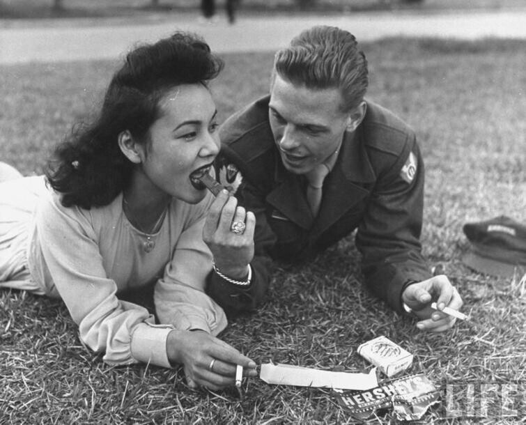 Знакомство американского солдата с японской девушкой, 1946 год