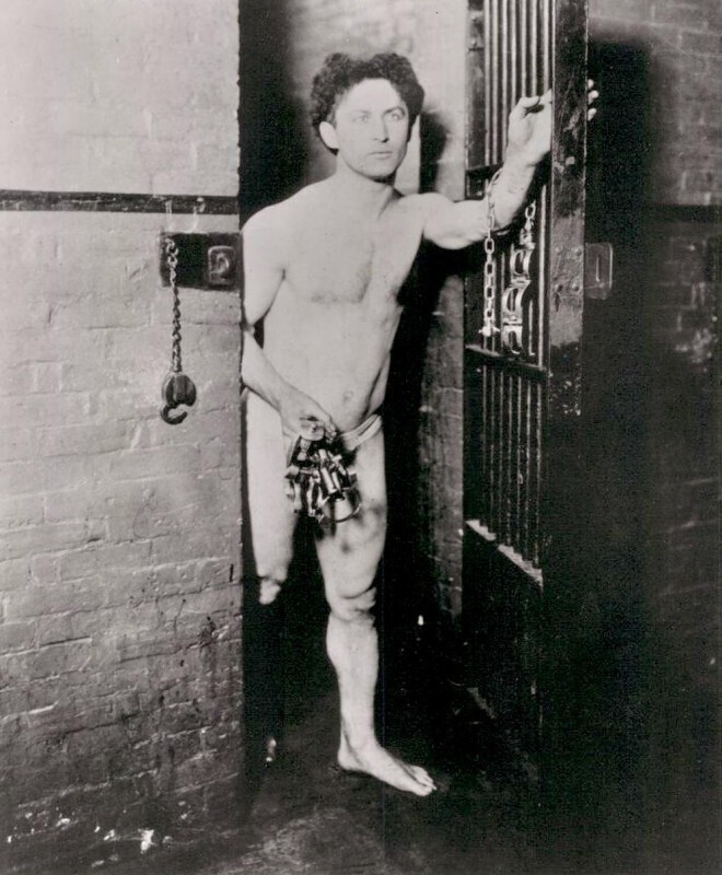Гарри Гудини освобождается из тюремной камеры. Вашингтон, 6 января 1906 года.