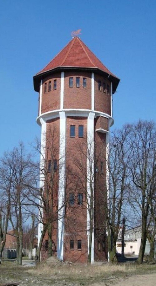 Янтарный (Пальмникен). Построена в 1920-м году, высота 35 метров.