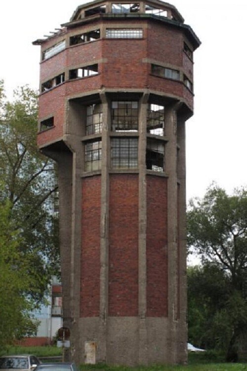 Балтийск. 32-метровая водонапорная и наблюдательная башня на проспекте Ленина.