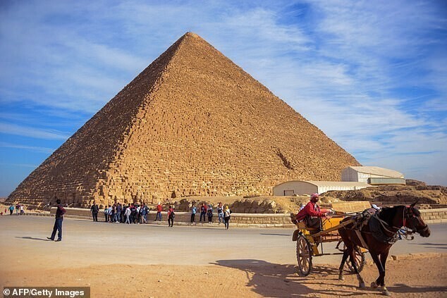 Началось всё с твита Илона Маска 31 июля, в котором он поддержал теорию внеземного происхождения египетских пирамид