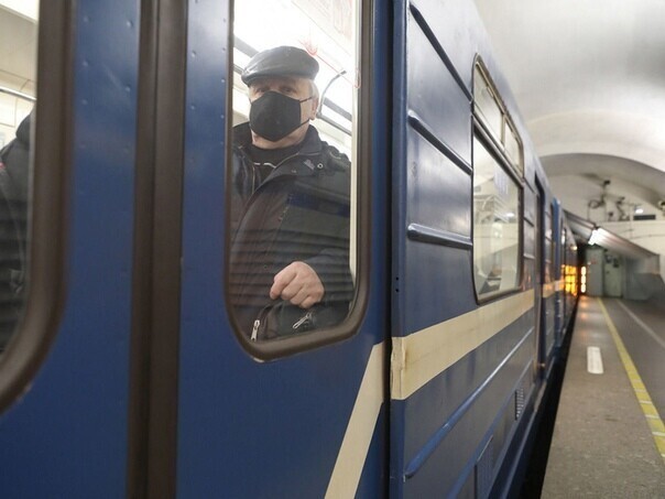 Питерское метро за безопасность – рады видеть всех, кто в маске